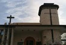 Marano. La comunità di San Ludovico d’Angiò saluta don Ciro: «Ventisei anni insieme, grazie per tutto ciò che ci hai donato»