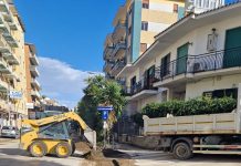 Marano, al via la pulizia delle strade dal fango. I famigerati lavori eseguiti un anno fa? Non hanno risolto nulla