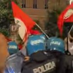 Napoli, tensione in piazza Municipio: scontri tra manifestanti di Potere al Popolo e Polizia durante il corteo di ieri contro il carovita